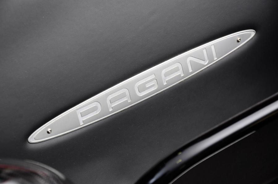  Pagani Zonda C12 7.3 S Roadster 2005 года  (фото 10 из 27)